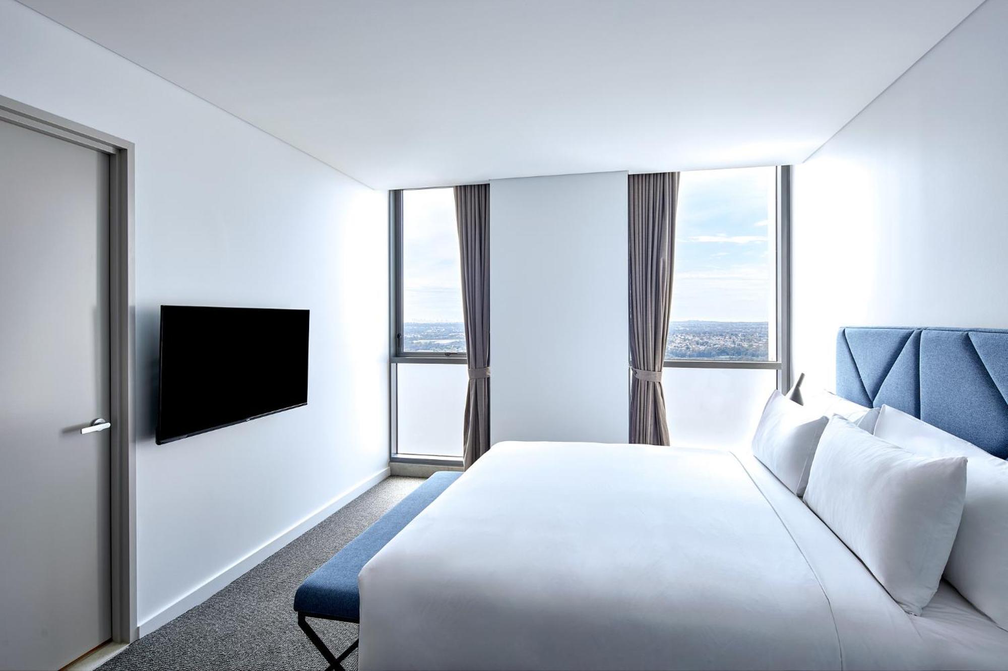 Meriton Suites Liverpool Exterior foto A bedroom at the hotel