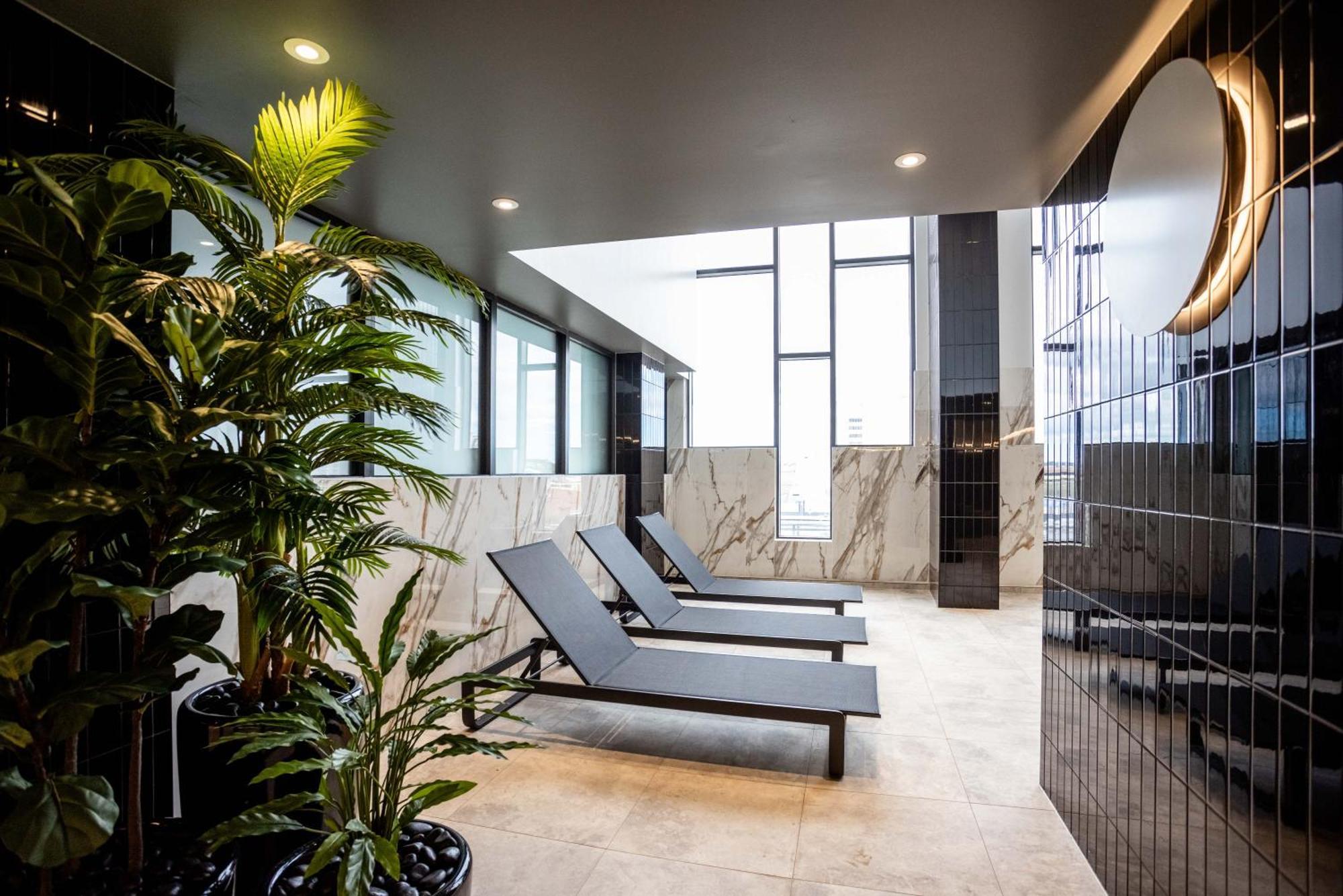 Meriton Suites Liverpool Exterior foto The spa at The Standard London